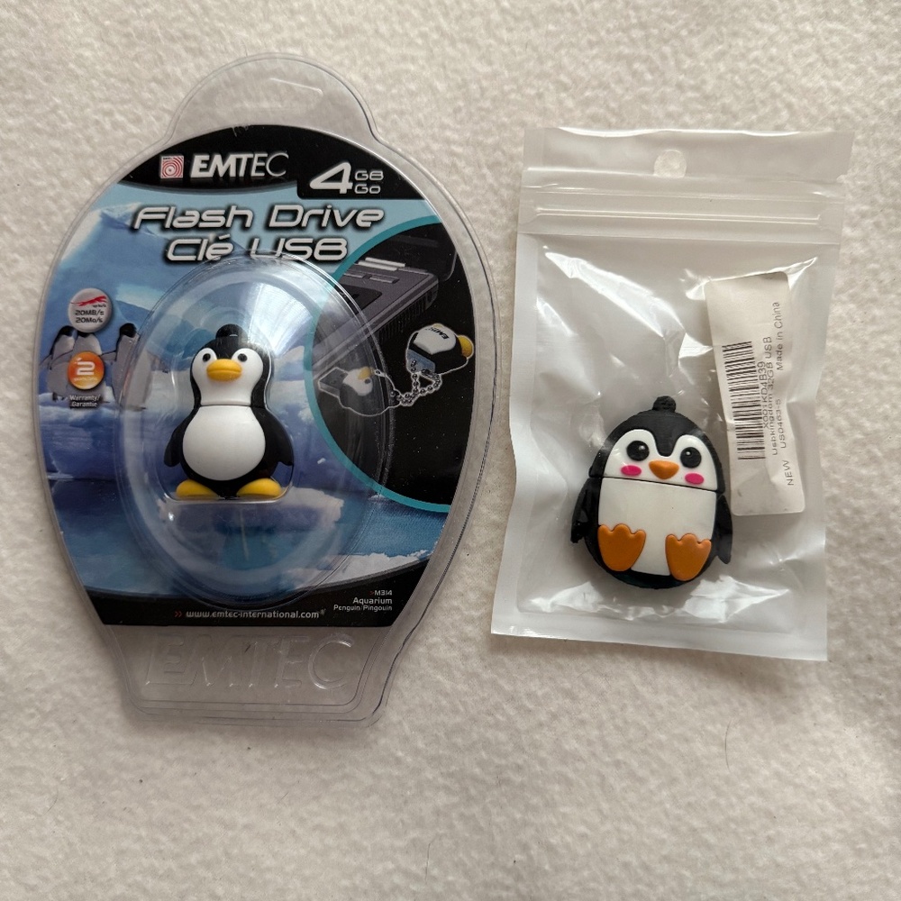 Penguin Flash Drives NIP